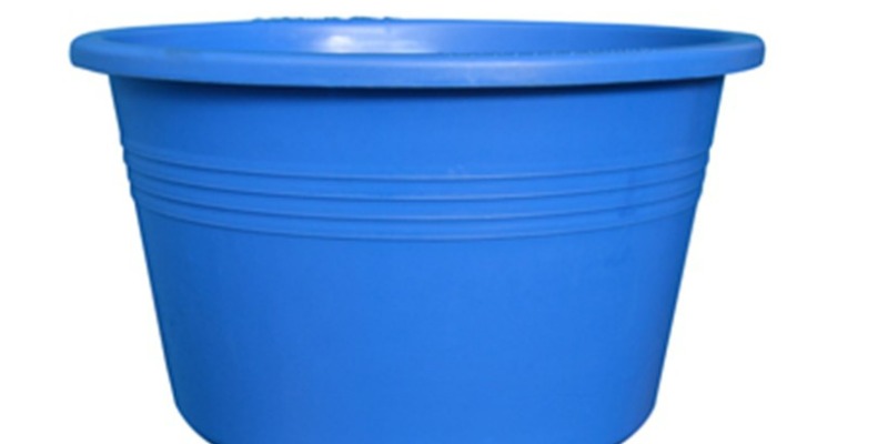 Production d'articles ménagers en plastique, d'emballages et de tapis en PP