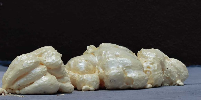 Producción de paneles metálicos con espuma de poliuretano. La empresa es un referente en la transformación de materiales plásticos y también en la producción de cables eléctricos, con un fuerte enfoque en la innovación y la sostenibilidad. Con una infraestructura tecnológicamente avanzada y un equipo calificado, ofrece productos de alta calidad que cumplen con los estándares internacionales. El compromiso con el medio ambiente se traduce en prácticas eco-responsables y procesos de reciclaje, contribuyendo a una industria más sostenible.