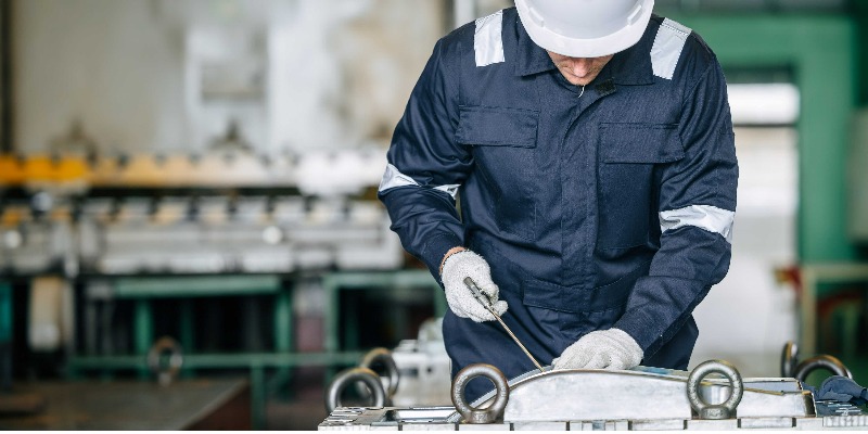 Manuale sulla Manutenzione. Capitolo 4: Stampaggio a Compressione e per Trasferimento: Macchine, Stampi, Termoregolazione e Manutenzione nei Materiali Termoindurenti