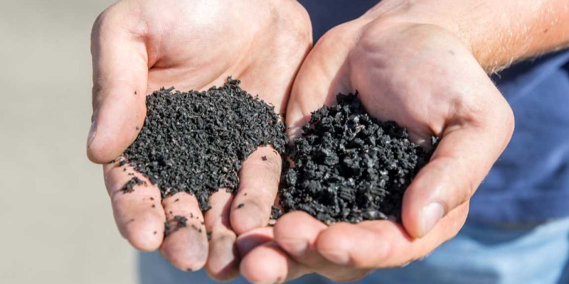 https://www.rmix.it/ - Ground in Recycled Rubber from 0,8 to 2 mm.