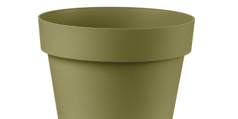 Produzione di vasi in plastica colorati ed accessori in plastica per la casa