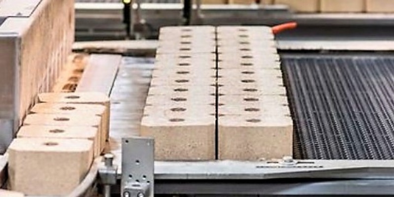 Produzione di blocchetti in legno pressato per bancali