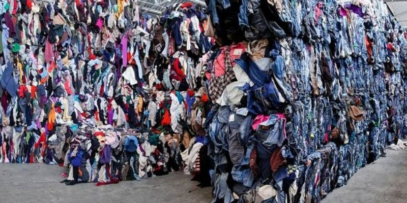 Séparation rMIX et recyclage mixte avant consommation des déchets de la fast fashion