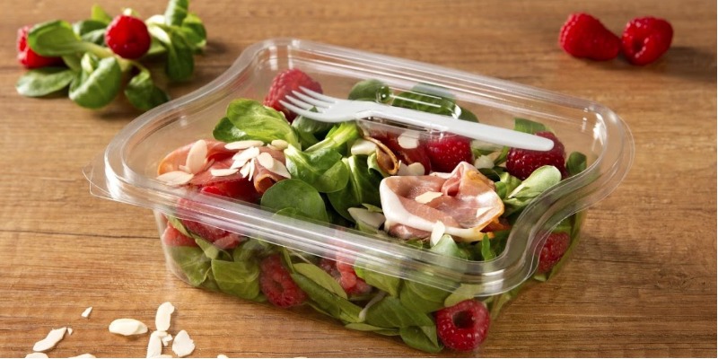 Nous produisons des emballages alimentaires innovants et durables, conçus pour garantir fraîcheur, sécurité et impact environnemental réduit. Notre gamme comprend des plateaux, des conteneurs et des solutions compostables fabriqués à partir de matériaux avancés tels que les bioplastiques et le papier. Nous proposons des emballages résistants et fonctionnels pour le secteur de la restauration et de la grande distribution, optimisant la conservation et le transport. Notre engagement est de développer des solutions écologiques et performantes, contribuant à un avenir plus durable pour l'industrie alimentaire.