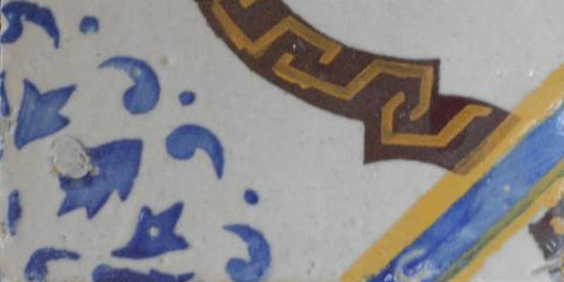 rMIX: Majolica Antique Décorée à la Main avec des Décorations Bleues