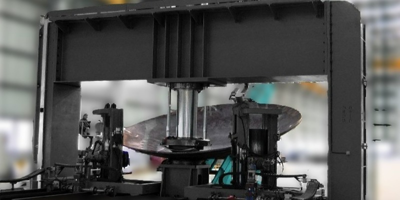 rMIX: Production de presses hydrauliques pour le travail des métaux