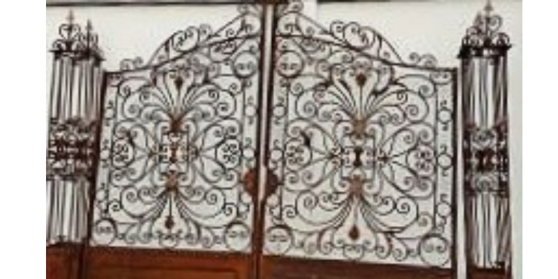 rMIX: Anciennes Portes en Fer Forgé à Colonnes
