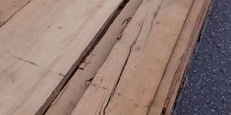 Commercio di legno riciclato antico