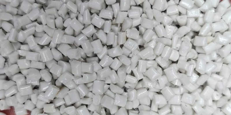 rMIX: We Sell Recycled Red and White PC (Polycarbonate) Granules