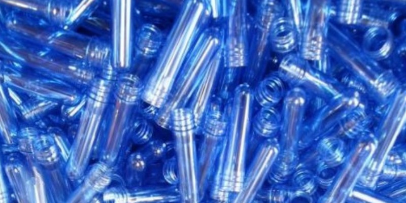 Produzione di robot per l'estrazione degli articoli in plastica dagli impianti di stampaggio.