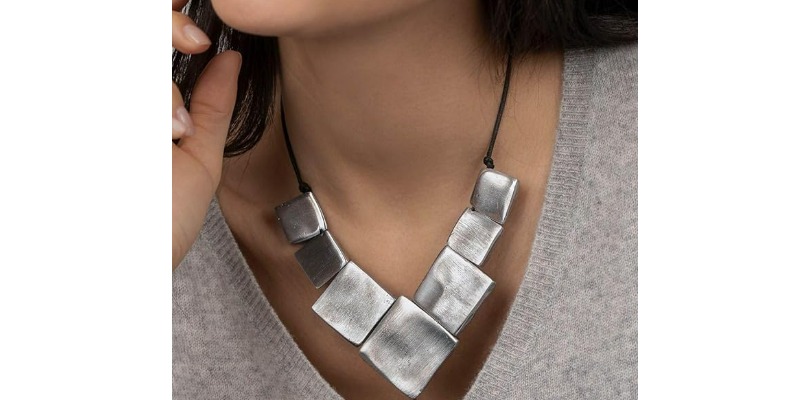 rMIX: Il Portale del Riciclo nell'Economia Circolare - Acquista la collana a filo con quadrati in alluminio 100% riciclato, tg unica, lunghezza regolabile. Nickel tested