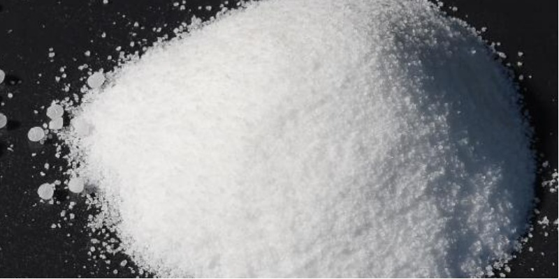 Spécialisée dans la récupération et la régénération des déchets plastiques post-industriels, l'entreprise transforme les matières, principalement le PVC, en nouvelles ressources pour une économie plus durable. Grâce à des processus de recyclage avancés, il réduit les déchets et optimise la réutilisation des matières premières, garantissant des produits de haute qualité pour diverses applications industrielles. Un engagement concret en faveur de l’économie circulaire et de la durabilité environnementale.