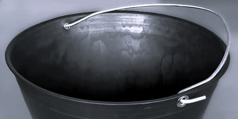 rMIX: Used Mold for Plastic (PP) Bucket with Metal Handle