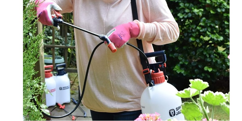 R&R: Pompa a Spruzzo in Plastica Riciclabile per il Giardino