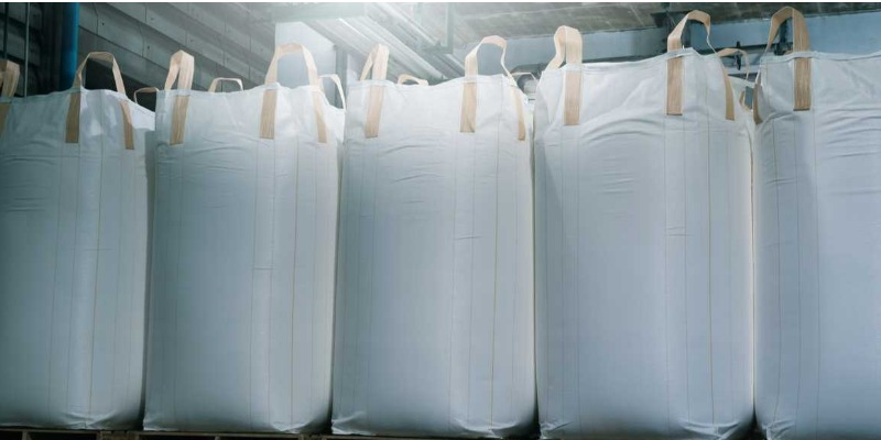 Commercio materie plastiche e cascami tessili. Azienda leader nel settore dei materiali sintetici, specializzata nella produzione e commercializzazione di resine PET, fibre, lastre e altri prodotti affini, offre soluzioni innovative per l’intero ciclo produttivo, dal polimero base fino ai prodotti finiti. Grazie a un’esperienza consolidata, creatività e affidabilità, fornisce servizi personalizzati per soddisfare le esigenze dei clienti, espandendo la propria presenza dal mercato asiatico a quello europeo.L’ampia gamma di prodotti comprende: chips PET per tessuti e bottiglie, scaglie di PET riciclato, materiali per film e lastre, fibre di poliestere (vergini e riciclate), fibre acriliche, fibre di viscosa, PPSF e diversi tipi di tessuti a maglia e tessuti intrecciati.