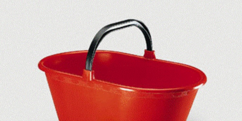 rMIX: Oval Bucket with Plastic Handle for Fruit Harvesting