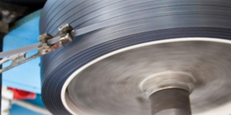 Produzione di reggette in PP riciclato per l'imballo e lavori di assemblaggio conto terzi