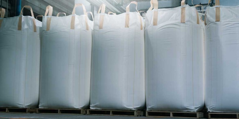 Distribuidor de polímeros plásticos.