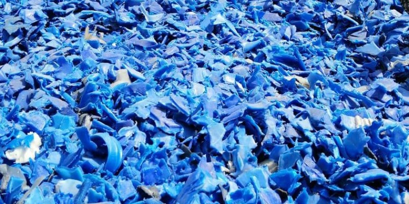https://www.rmix.it/ - rMIX: Nous vendons du rebroyé lavé en HDPE bleu provenant de fûts - 11155