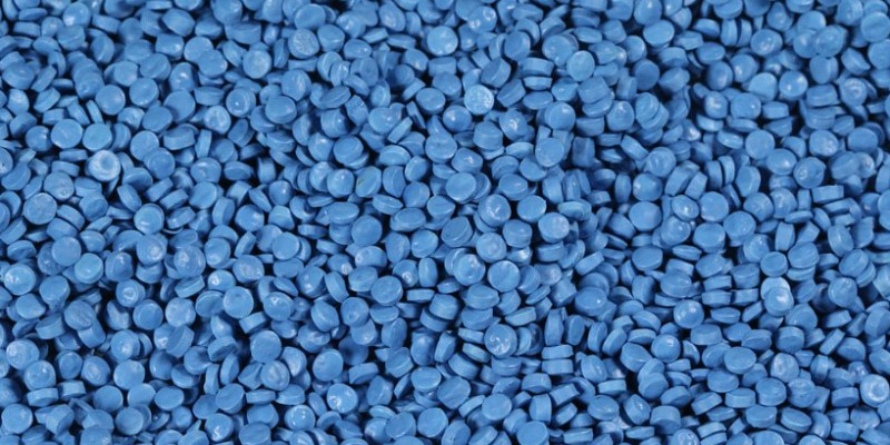 rMIX: Gránulos de HDPE Reciclado Azul para Tubos Interiores y Exteriores