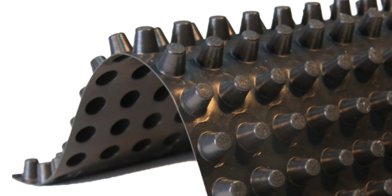 Production de systèmes de drainage en plastique et non-tissés