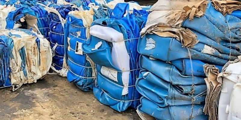 rMIX: Tambores de HDPE Azul en Balas para Reciclar
