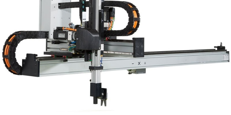 rMIX: Vendita di Robot Cartesiano per Presse ad Iniezione Plastica