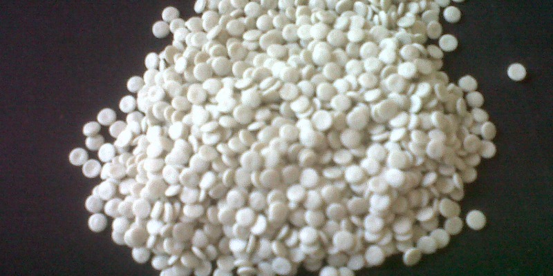 Plastics Distributor. We distribute a complete line of high-quality thermoplastic resins, designed to meet the specific needs of different industrial sectors. Our offering includes materials such as HDPE, LDPE, LLDPE, PP and EVA, recognized for their resistance, durability and versatility. Thanks to our experience and an approach oriented to innovation, we provide reliable solutions that optimize production processes and guarantee high performance.