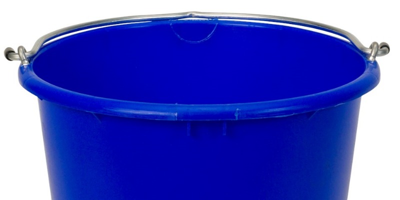 rMIX: Production of Plastic Buckets for the Construction Site with Handle