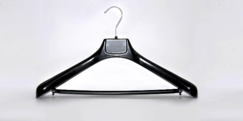 rMIX: Production of Recycled Plastic Coat Hanger