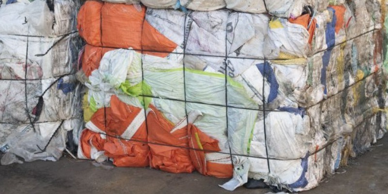 rMIX: Bales of Raffia Big Bags of Mixed Colors for Recycling