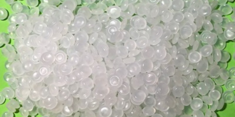 Distributore polimeri plastici