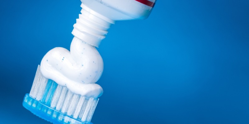 The use of titanium dioxide in toothpastes