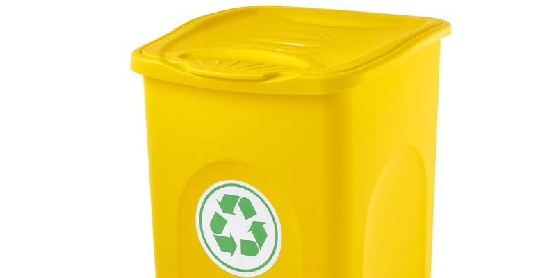 rMIX: Il Portale del Riciclo nell'Economia Circolare - Poubelle en plastique jaune. #publicité