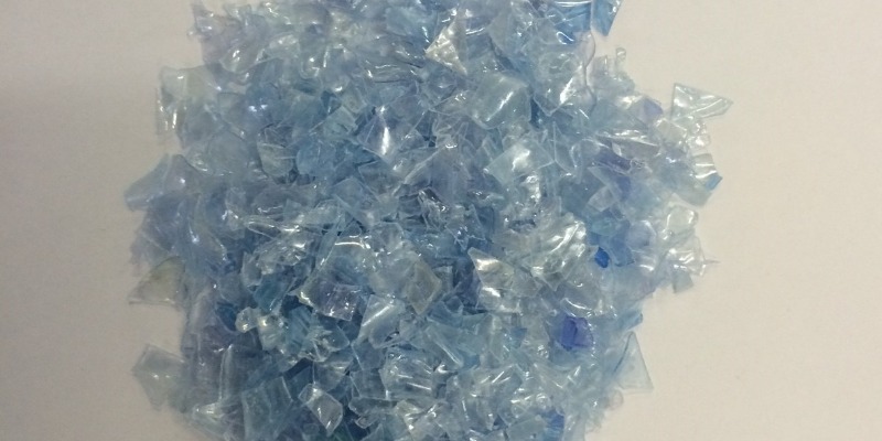 rMIX: Ofrecemos Escamas de rPET de Botellas en Varios Colores