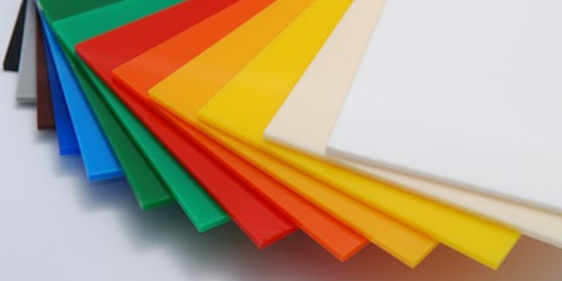 rMIX: Production de plaques acryliques extrudées colorées (PMMA).