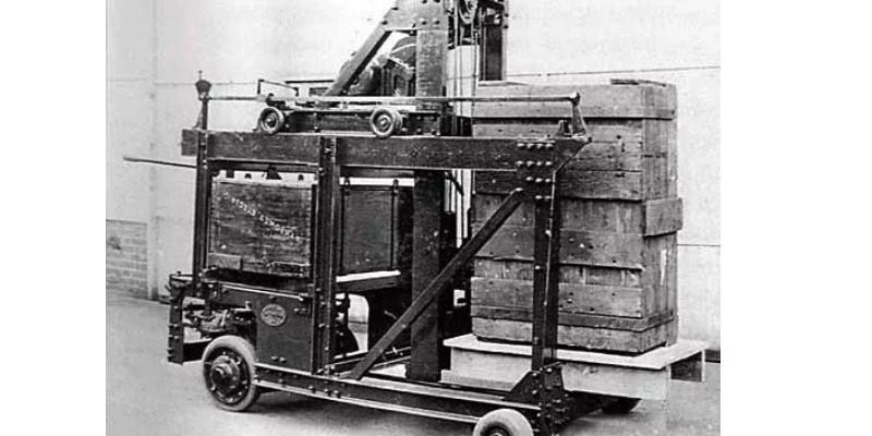The Birth of Modern Logistics: Forklifts and Pallets