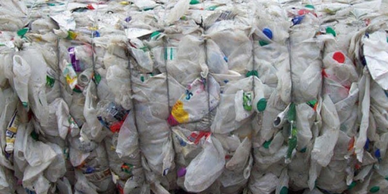Raccolta e vendita di rifiuti plastici, cascami tessili, rottami di metalli e carta da macero