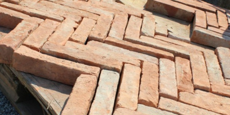 rMIX: Antique and Recycled Cotto Corners for Pillars