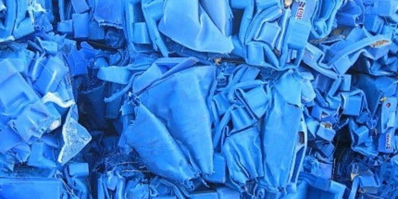 rMIX: We Sell Waste Composed of HDPE Drums Pressed into Bales