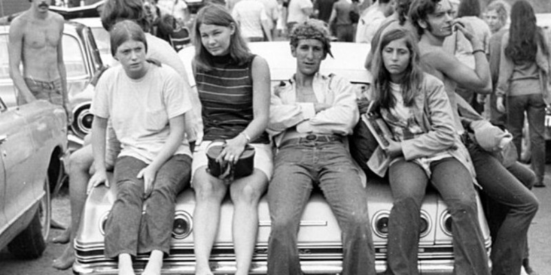 Los Lugares Icónicos del Movimiento Hippy: Guía Histórica, Cultural y Turística