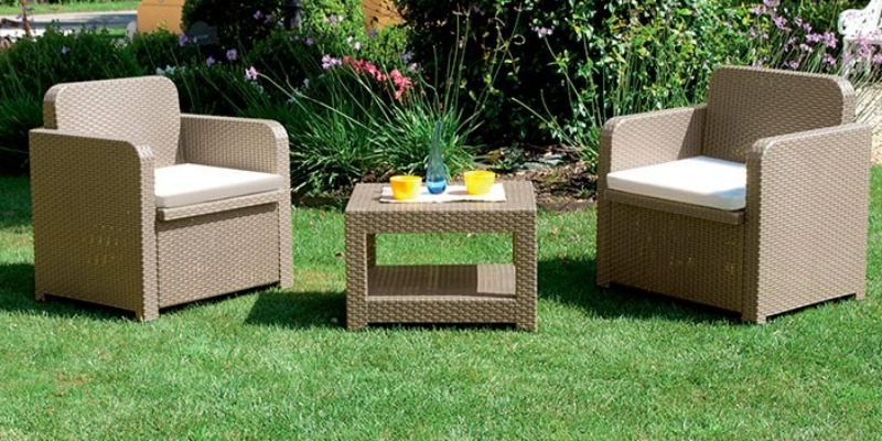 rMIX: Armchairs and Sofas in Rattan Type Recycled Plastic