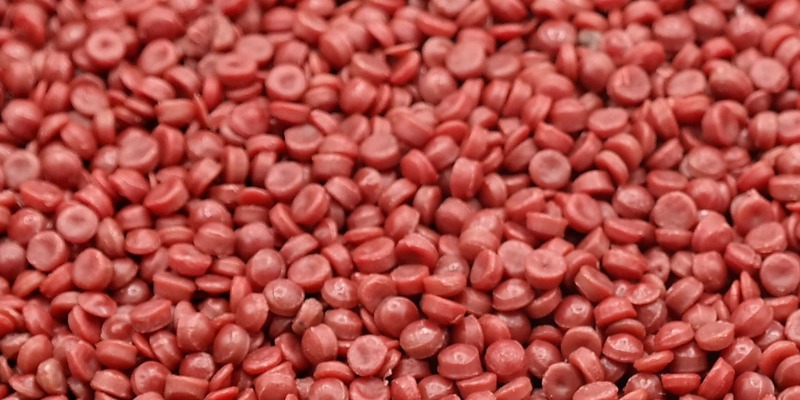 rMIX: Granulo Riciclato in HDPE Rosso da Post Consumo