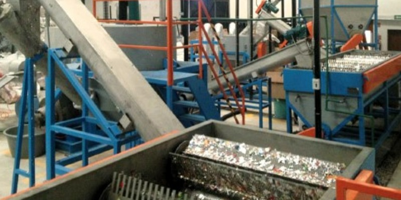 Produzione di macchine per la lavorazione e il riciclo della plastica