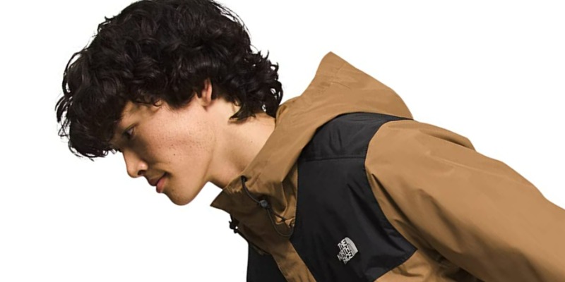 https://www.rmix.it/ - R&R: Giacca Impermeabile in Nylon Riciclato the North Face